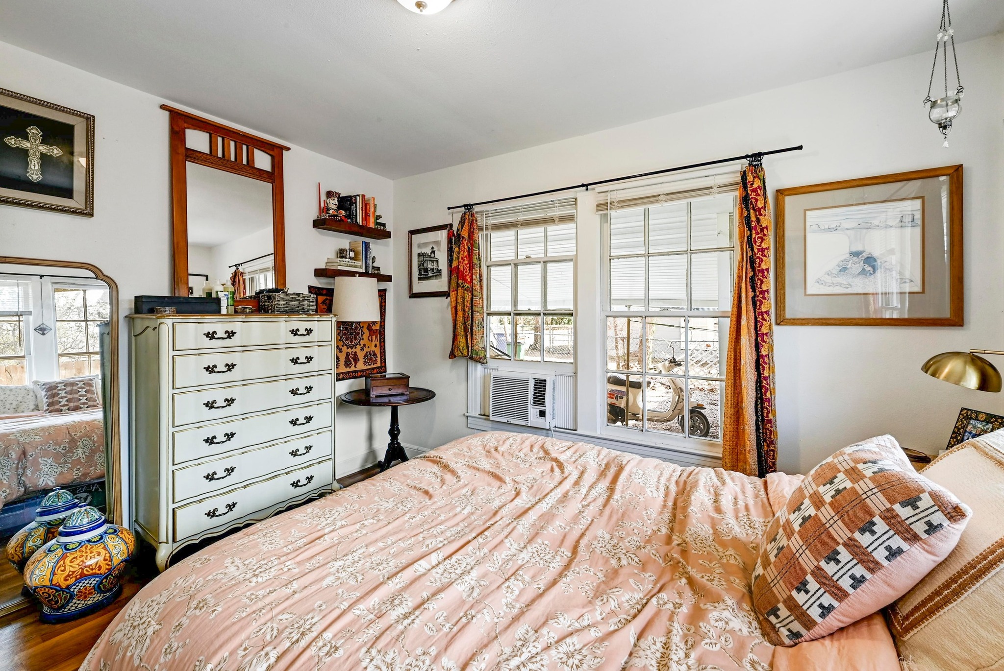 4530 Avenue D, Unit B Austin, TX 78751 - Photo 19 of 29 a bedroom with a bed and a window