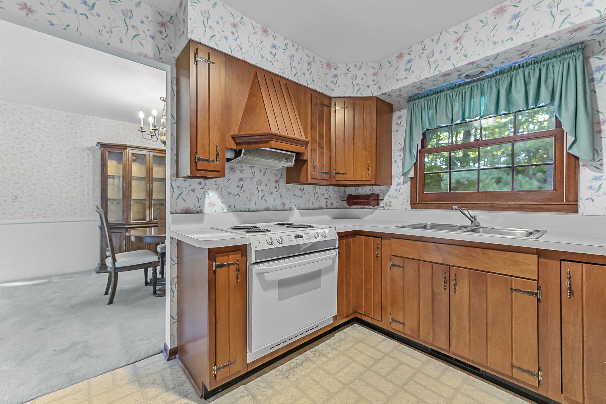8165 South Lakeview Road Traverse City, MI 49684 - Photo 14 of 41 1939646-1e7fc161-6aea-4a6b-ad37-f81634998f29.JPG