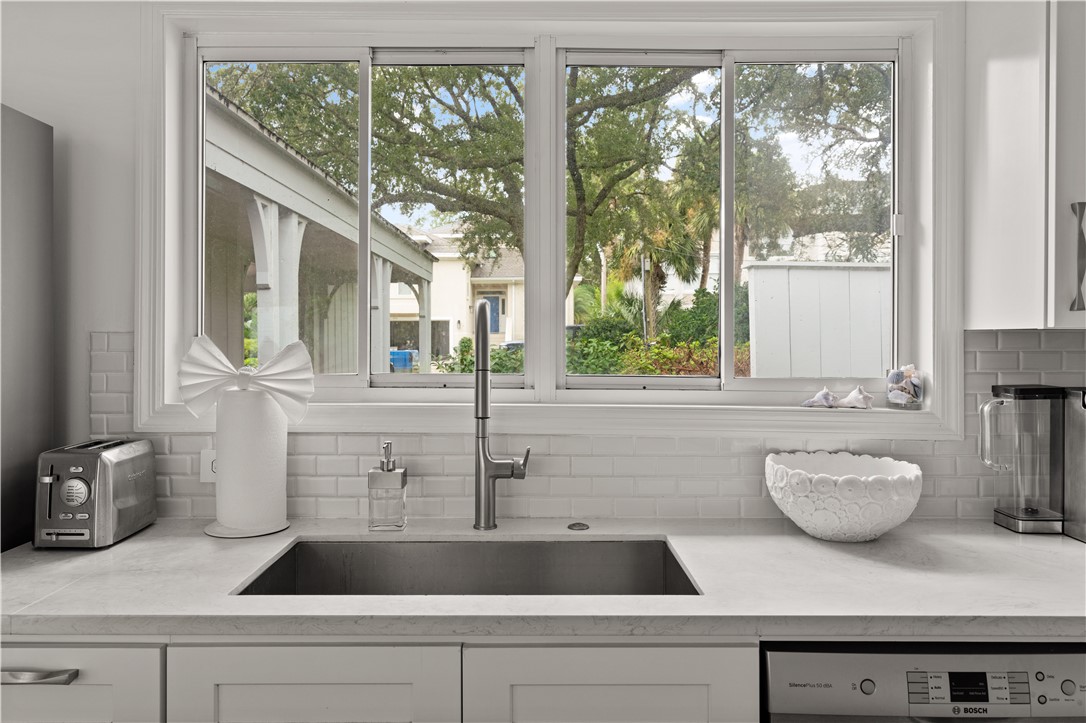 4318 7th Street St. Simons Island, GA 31522 - Photo 5 of 27