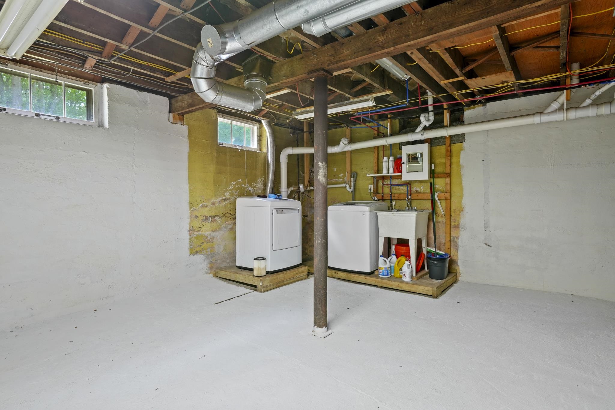 247 Wilkins Street Manchester, NH 03102 - Photo 24 of 32 Gallery Image 24