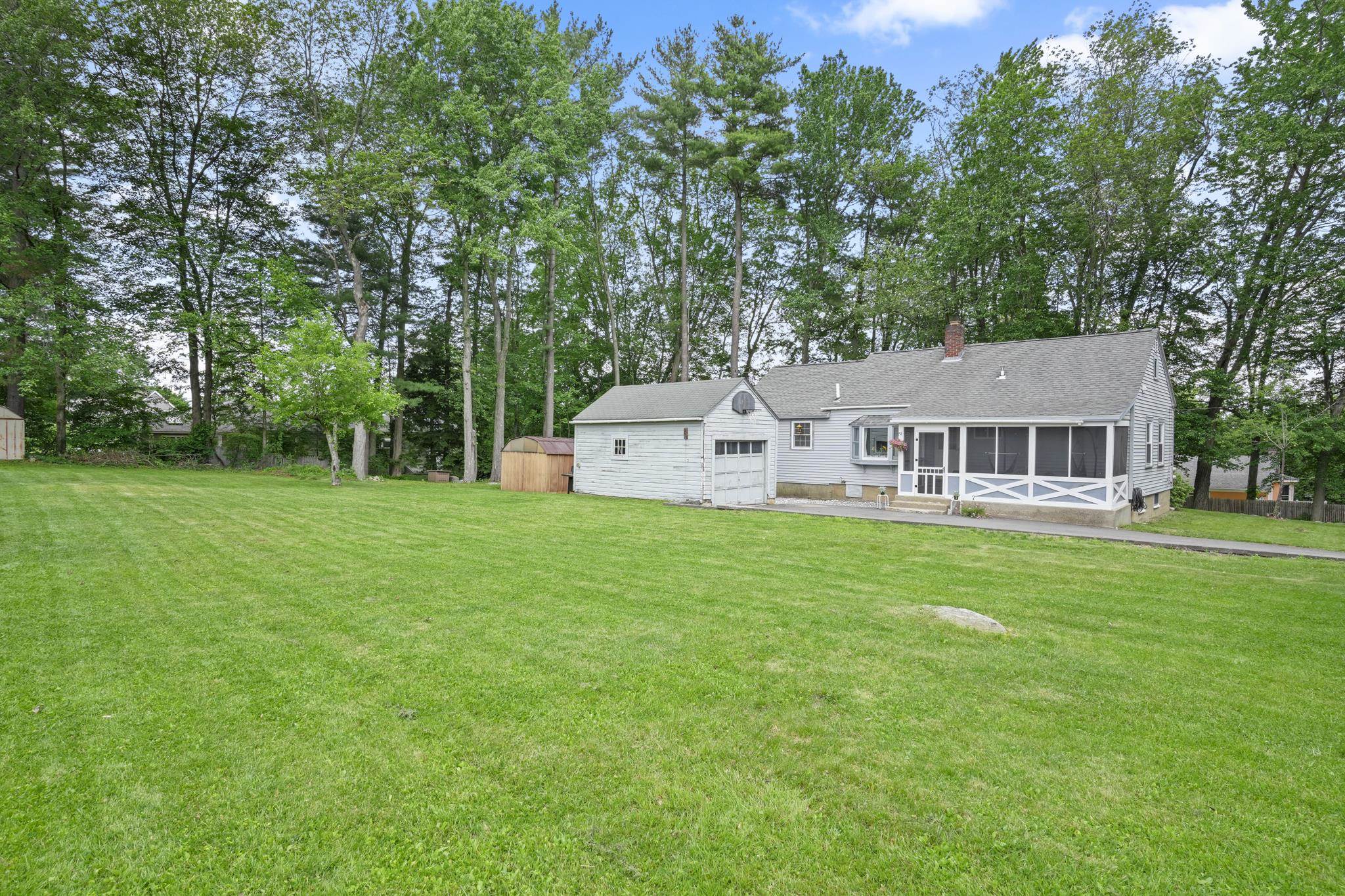 247 Wilkins Street Manchester, NH 03102 - Photo 29 of 32 Gallery Image 29