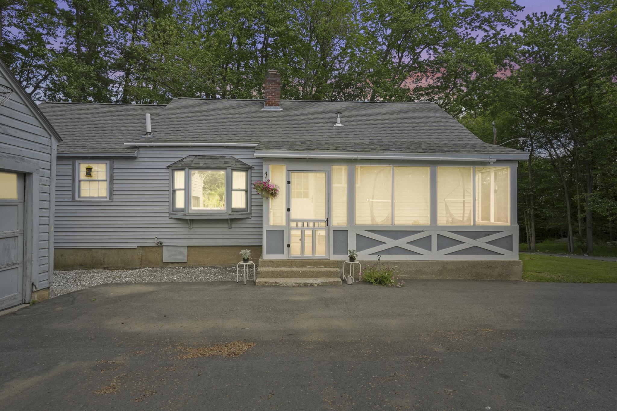 247 Wilkins Street Manchester, NH 03102 - Photo 3 of 32 Gallery Image 3
