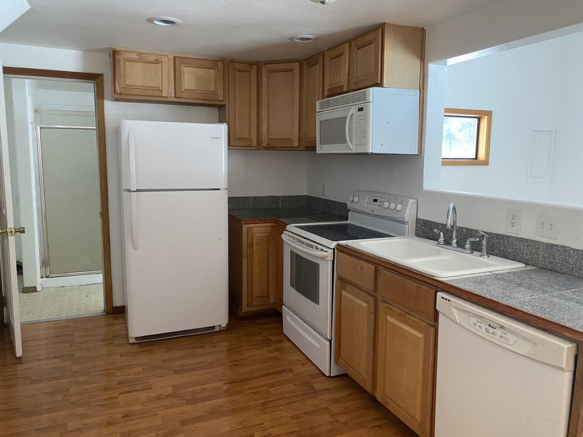 16237 Dyke Road La Pine, OR 97739 - Photo 11 of 33 Dyke Kitchen