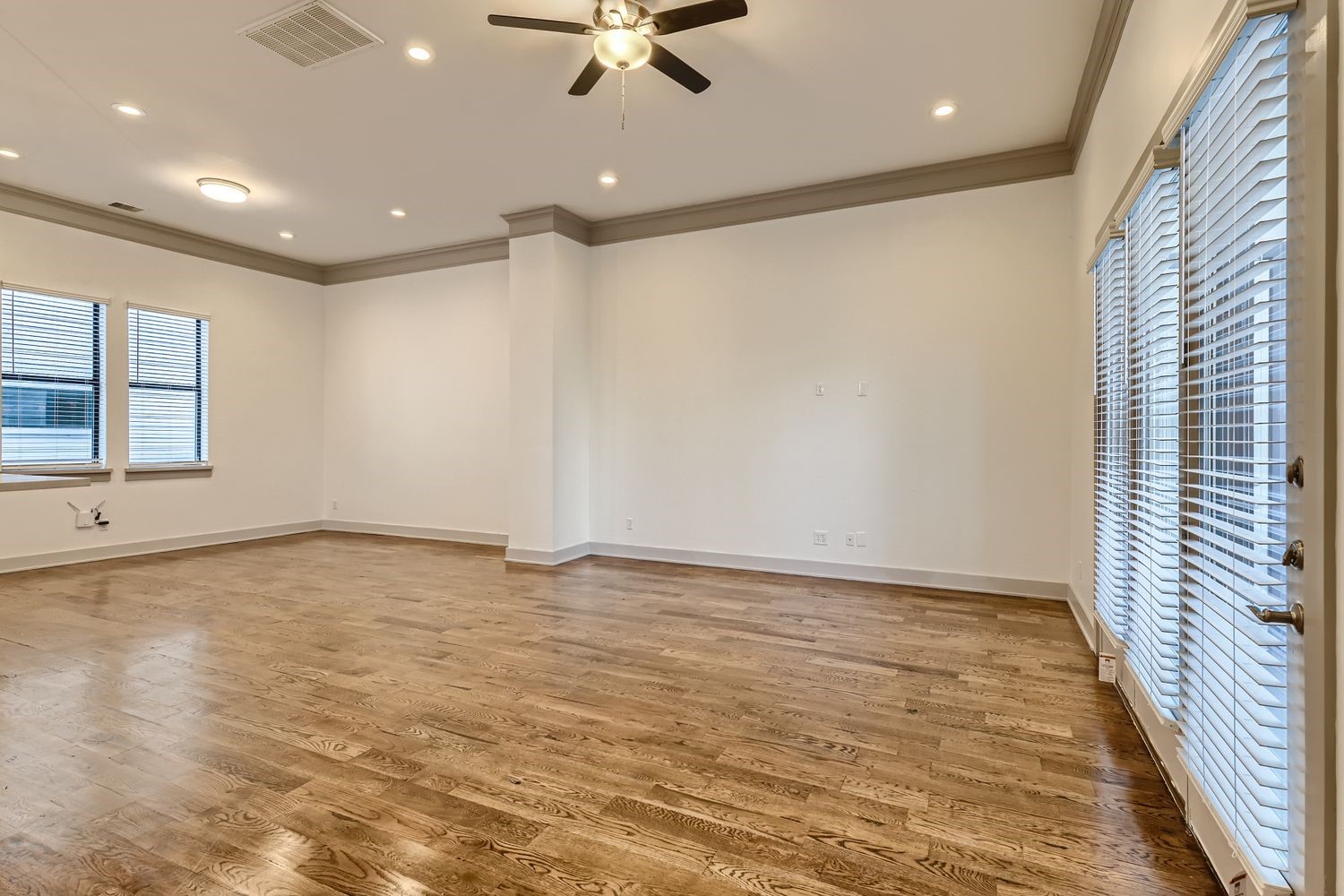 2208 Arabelle Street Houston, TX 77007 - Photo 8 of 26 an empty room with a empty space and windows