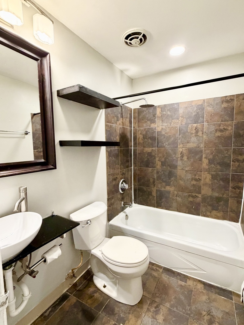 605 North Wolf Road, Unit 8E Hillside, IL 60162 - Photo 13 of 18