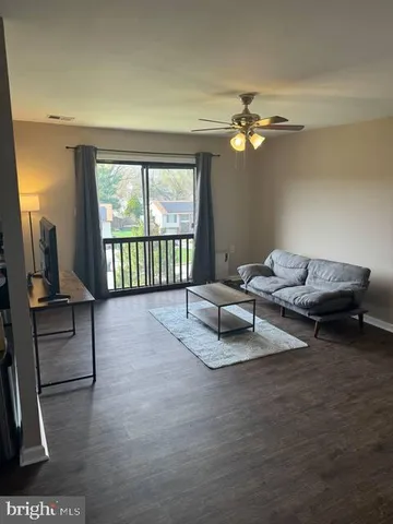 $1,250 | 3924 Rolling Rd., Unit B11, Pikesville, MD 21208