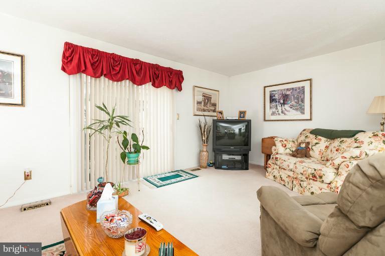 53 Perryfalls Place Nottingham, MD 21236 - Photo 2 of 30 Living Room