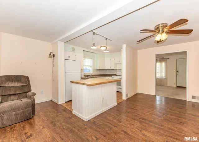 $113,900 | 3015 North 3rd Street, Clinton, IA 52732