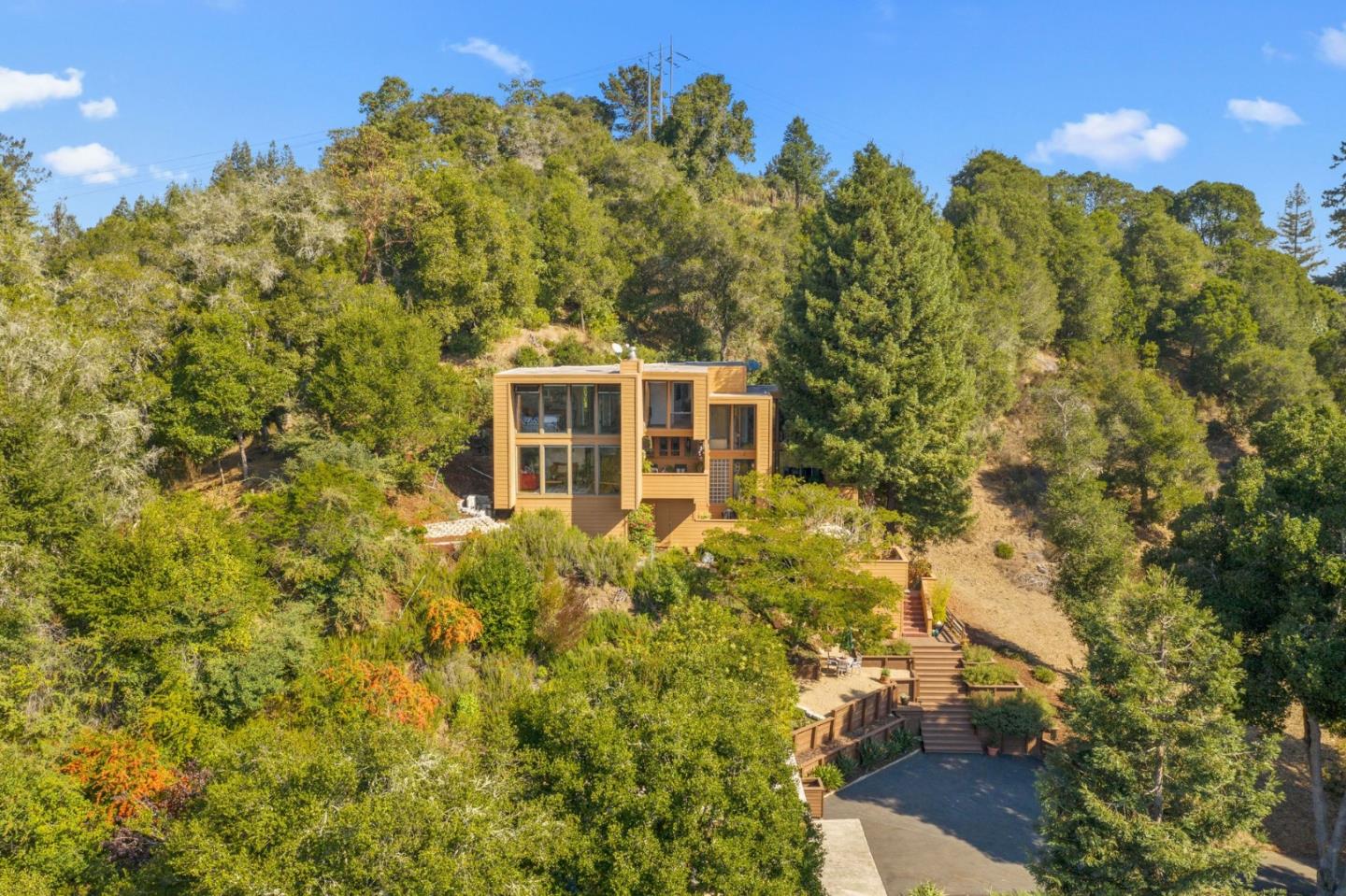 7625 Oak Ridge Road Aptos, CA 95003 - Photo 2 of 67 a view of a big yard with plants and large trees