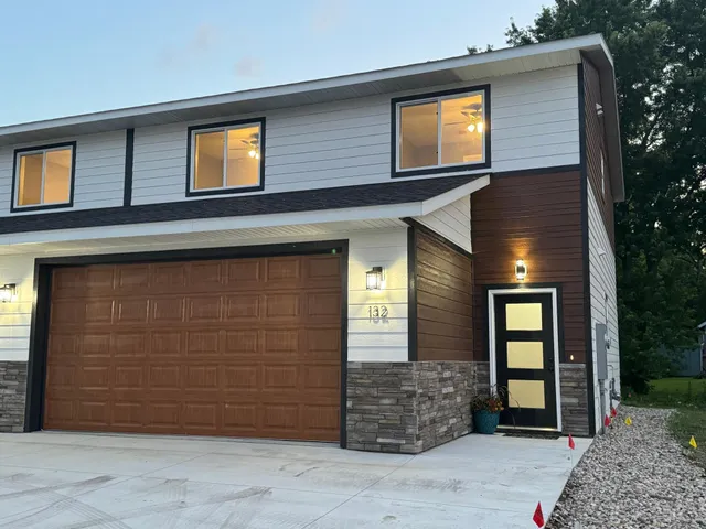 $1,950 | 128 Renet Path | Sibley Park