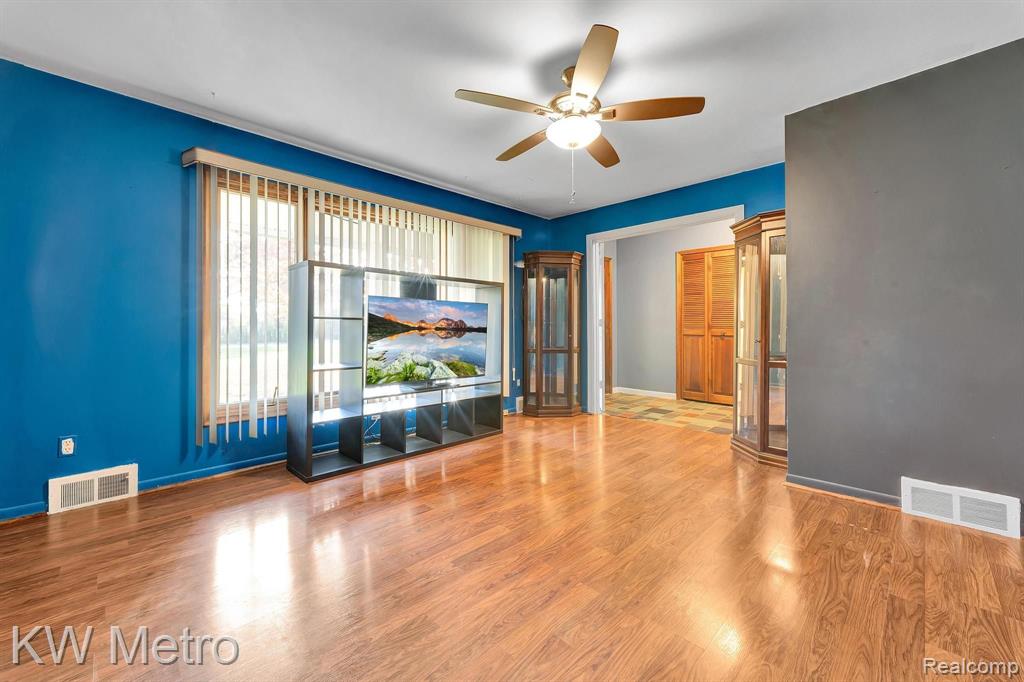 7380 Villamuer Road West Bloomfield, MI 48322 - Photo 12 of 59
