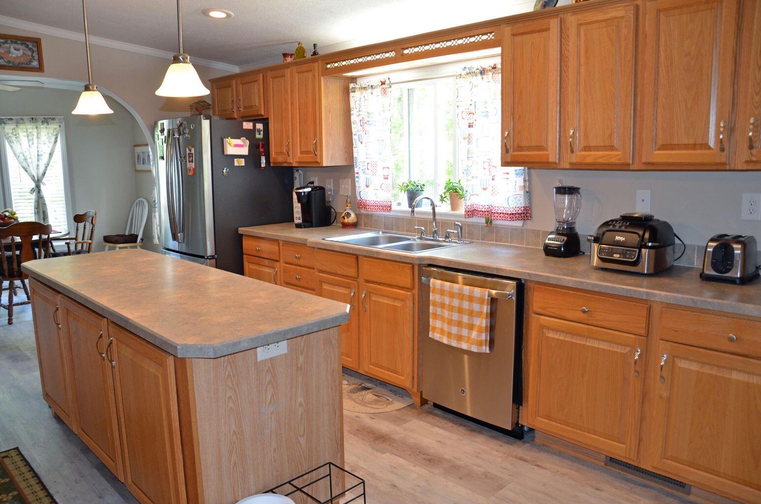 124 Mountain View Road Oxford, ME 04270 - Photo 2 of 51 20210526194033119274000000-o