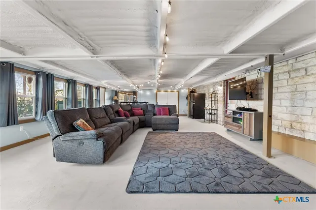 $899,900 | 2700 Auction Barn Road, Belton, TX 76513