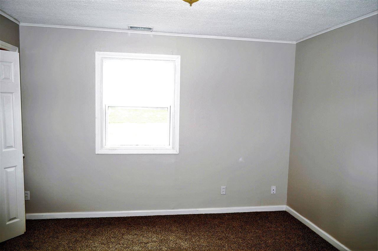 14389 North Bray Road Clio, MI 48420 - Photo 13 of 30 31392510-12.JPG