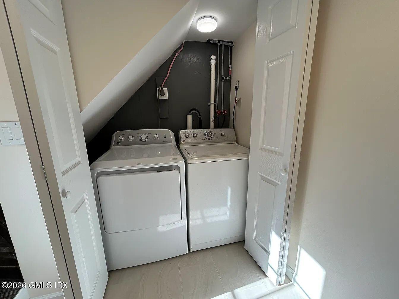 90 Havemeyer Lane, Unit 2 Greenwich, CT 06870 - Photo 17 of 19 laundry