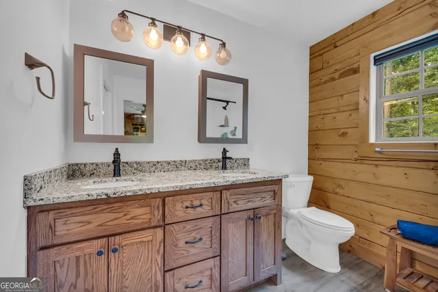 $365,000 | 280 Shore Crest Drive, Martin, GA 30557