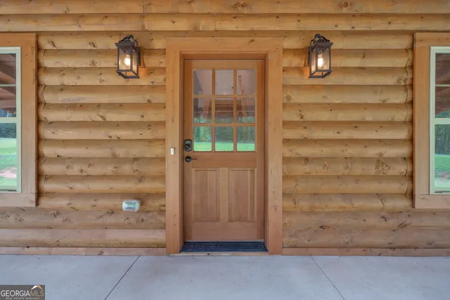 $365,000 | 280 Shore Crest Drive, Martin, GA 30557