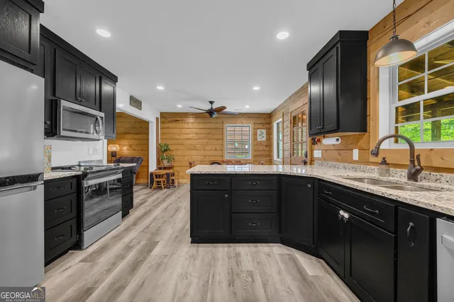 $365,000 | 280 Shore Crest Drive, Martin, GA 30557