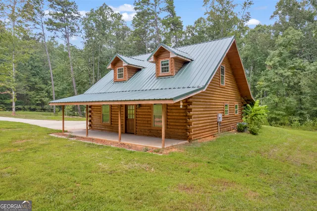 $365,000 | 280 Shore Crest Drive, Martin, GA 30557