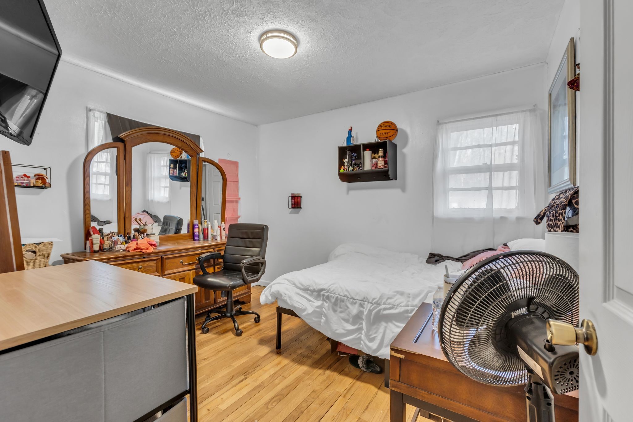 7880 Johnny Crow Road Lyles, TN 37098 - Photo 14 of 29 a view of a livingroom with furniture window and wooden floor