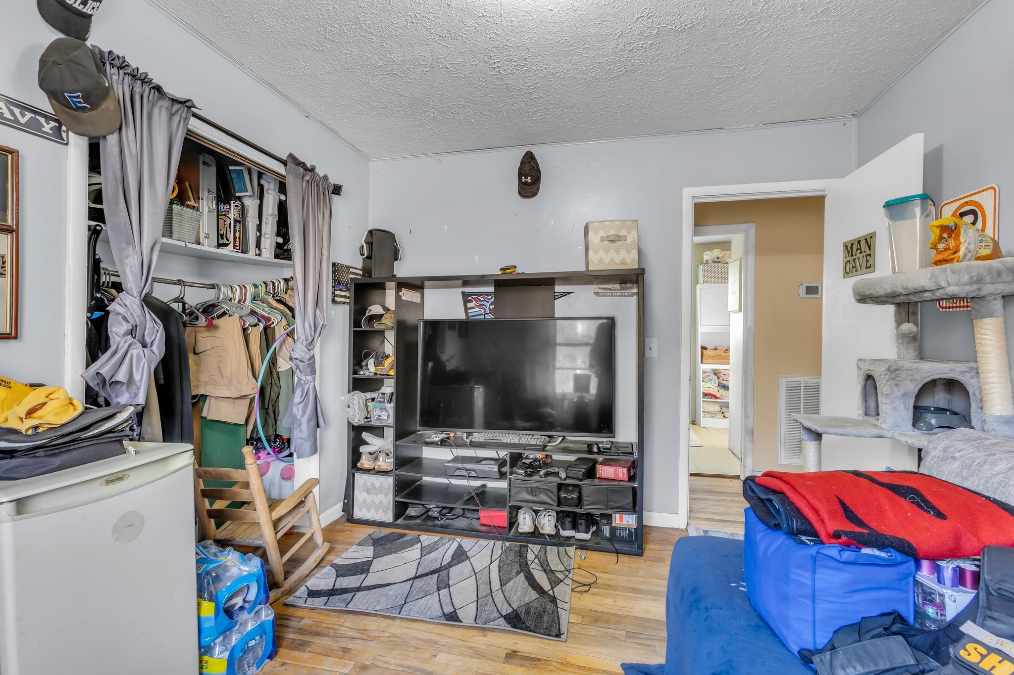 7880 Johnny Crow Road Lyles, TN 37098 - Photo 20 of 29 a living room with furniture and a flat screen tv