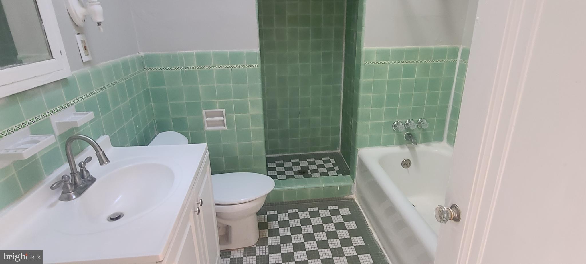 223 Avon Road Upper Darby, PA 19082 - Photo 32 of 39