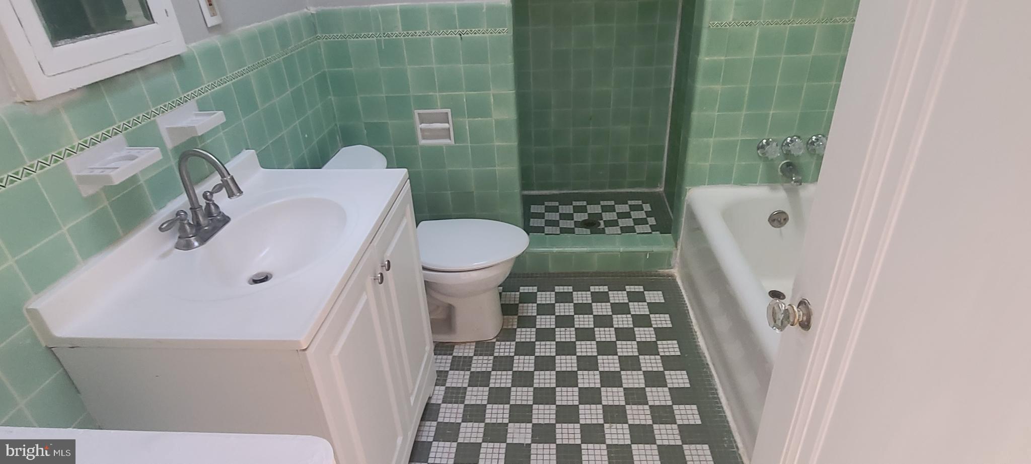 223 Avon Road Upper Darby, PA 19082 - Photo 33 of 39