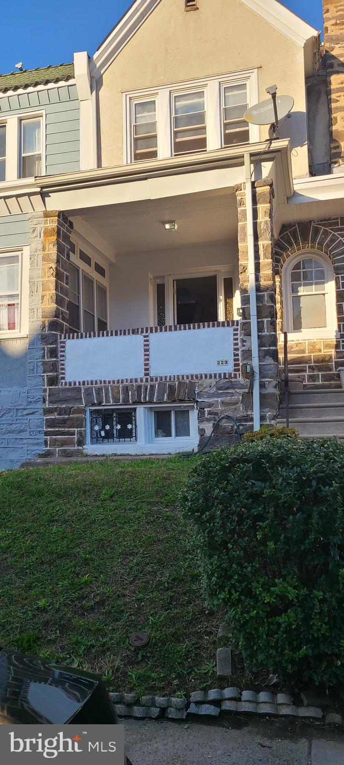 223 Avon Road Upper Darby, PA 19082 - Photo 4 of 39