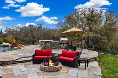 $2,350,000 | 1990 Calle Los Charros, Templeton, CA 93465