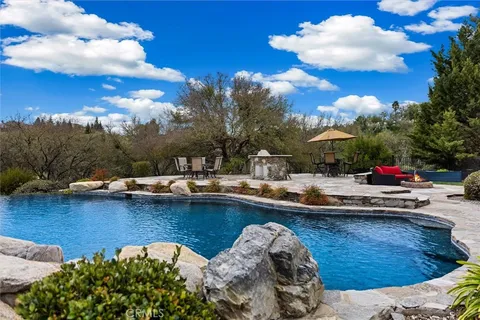 $2,350,000 | 1990 Calle Los Charros, Templeton, CA 93465