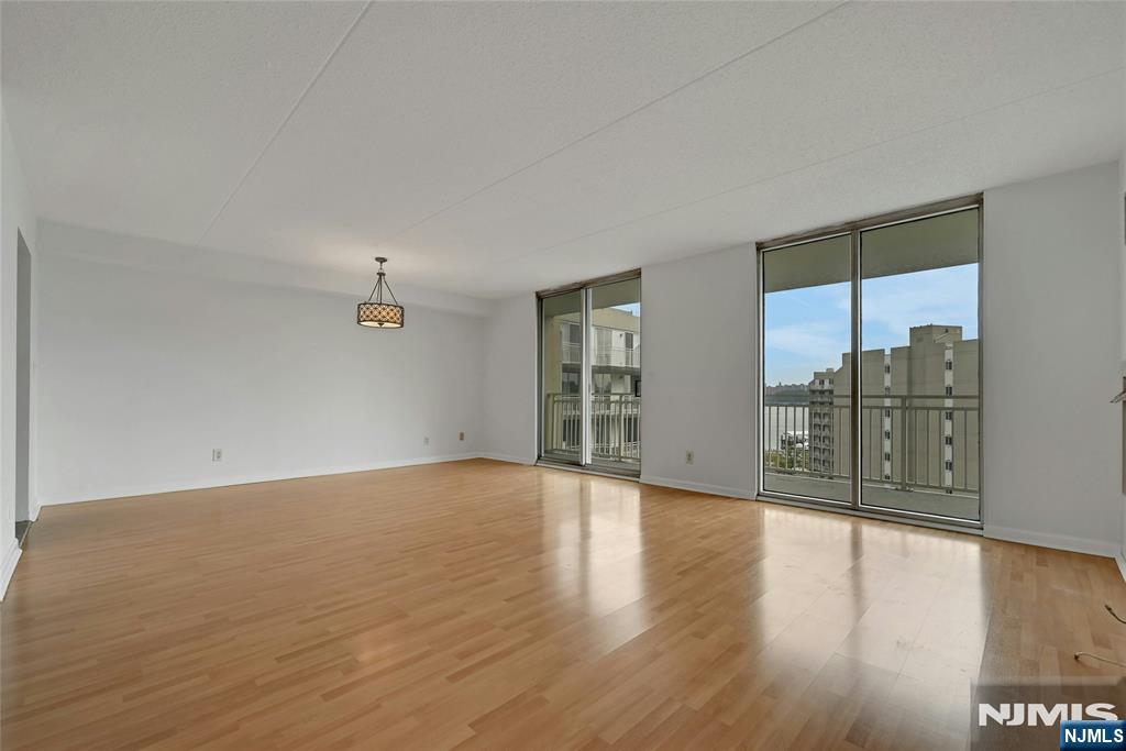 1077 River Road, Unit 1009 Edgewater, NJ 07020 - Photo 5 of 34 Gallery Image 5
