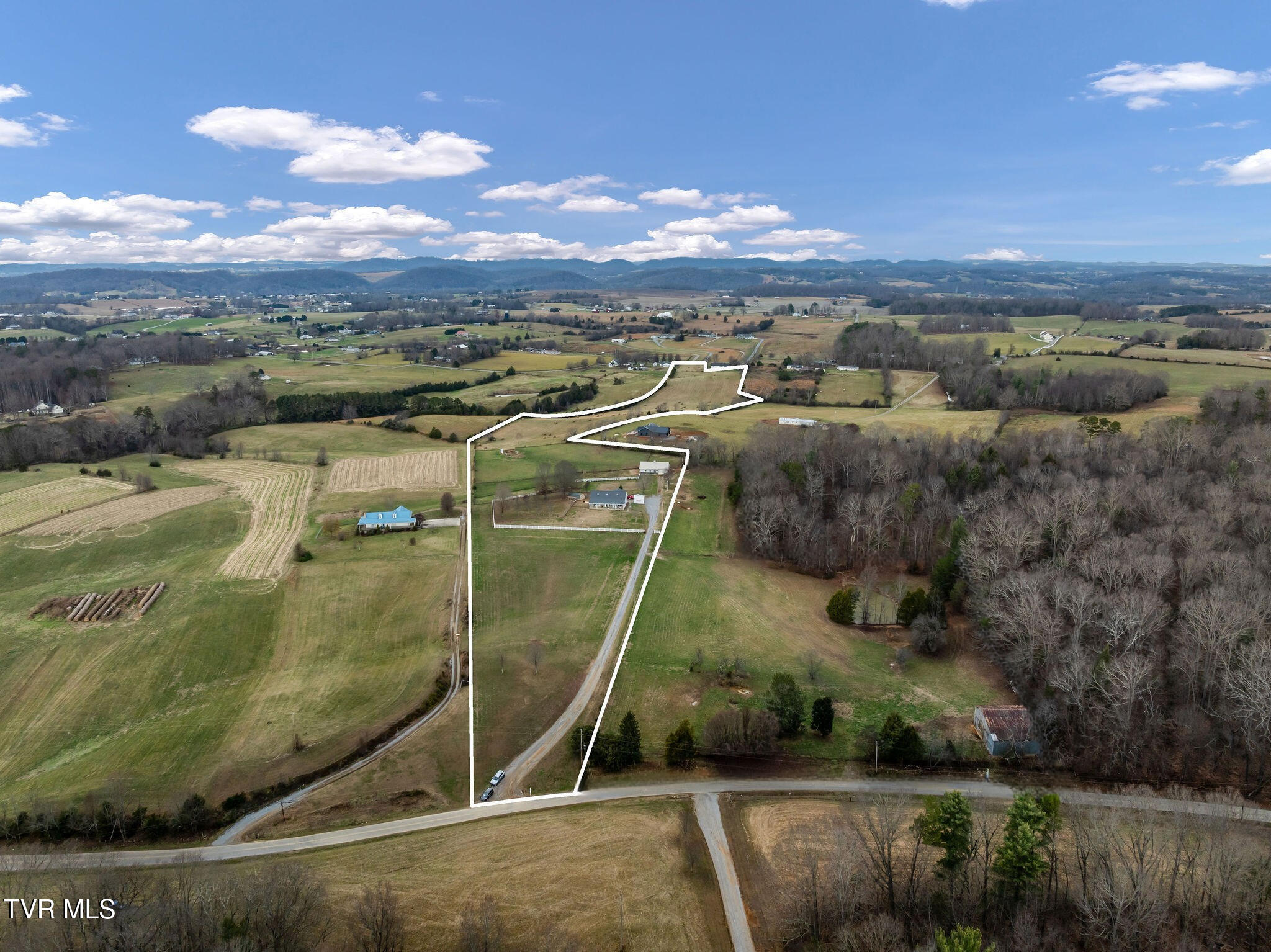 1385 Wilhoit Road Chuckey, TN 37641 - Photo 2 of 135 45394480-41a9-4b38-96c4-8f1d96c9d60c