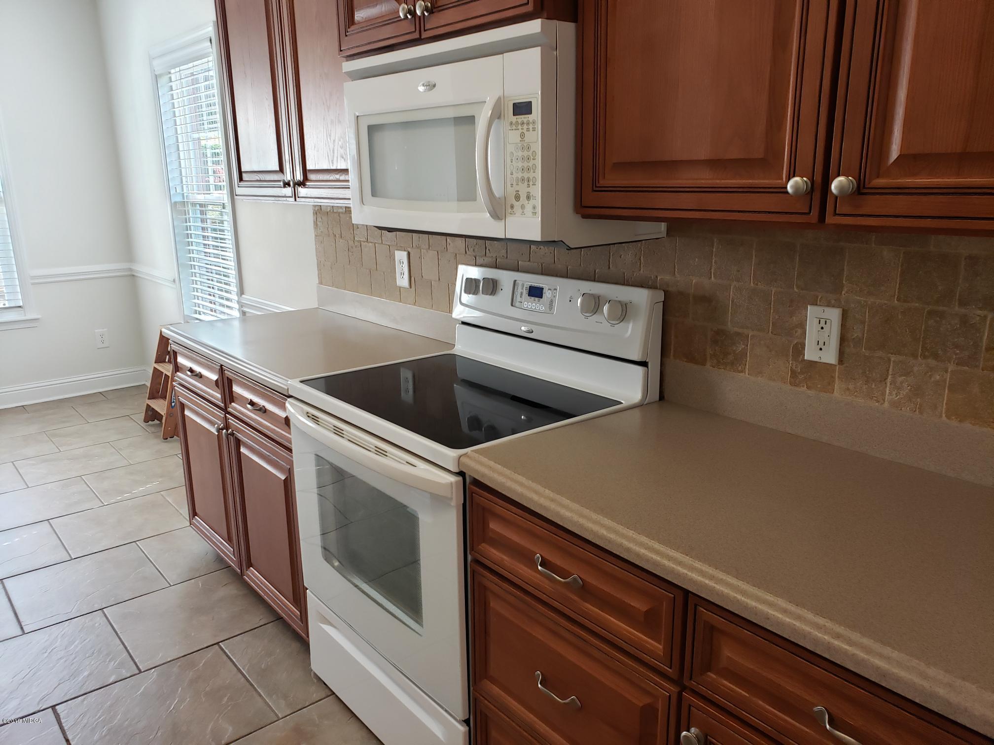 100 Timber Ridge Circle Byron, GA 31008 - Photo 8 of 35 a kitchen with a stove microwave and sink
