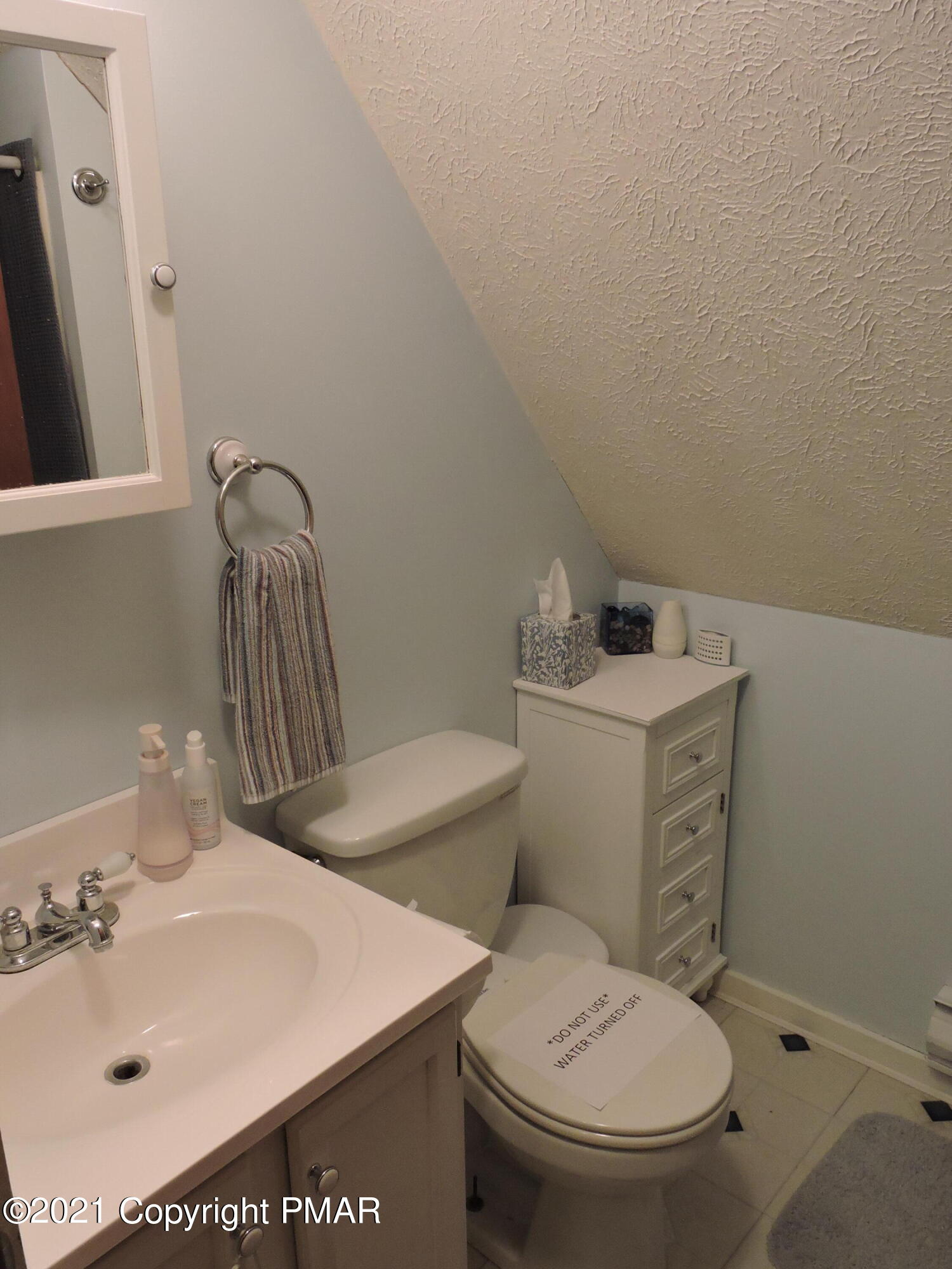 6080 Decker Road Bushkill, PA 18324 - Photo 40 of 48 2nd Floor Full Bath