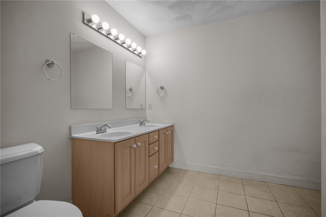 225 Main Channel, Unit 1 Warwick, RI 02889 - Photo 21 of 50 Hue bathroom