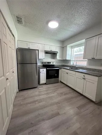$1,375 | 704 Sunset Avenue, Unit B, Auburndale, FL 33823