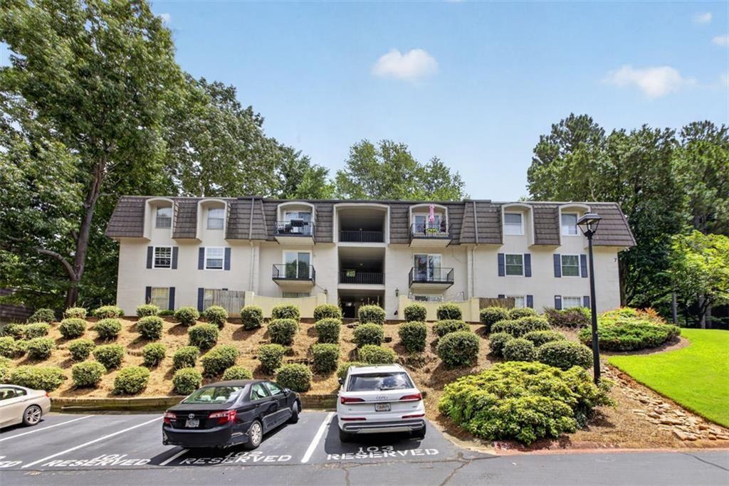 725 Dalrymple Road, Unit 7J Sandy Springs, GA 30328 - Photo 2 of 22 Gallery Image 2
