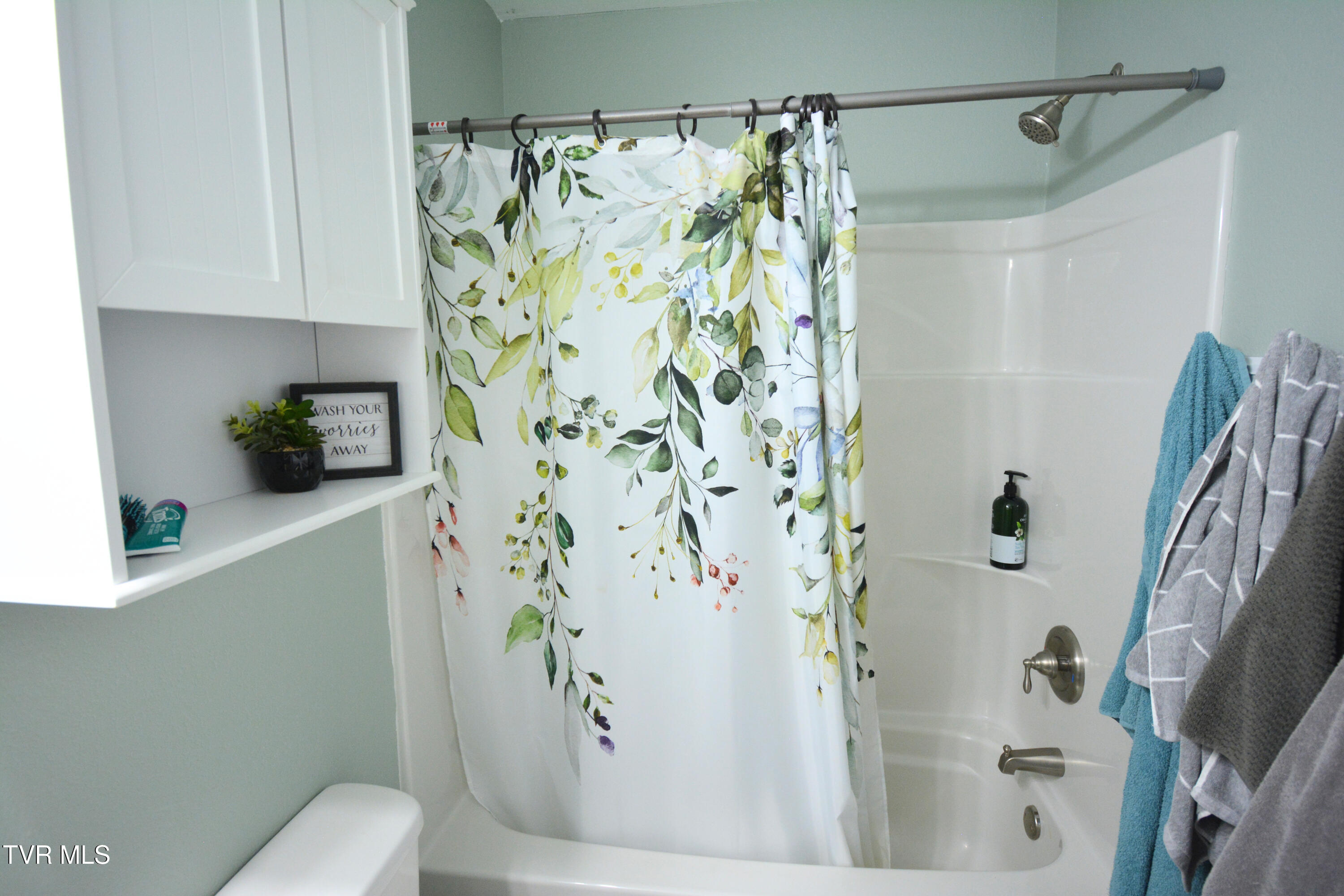 144 Maple Crest Greeneville, TN 37743 - Photo 15 of 26 16 BATH 1