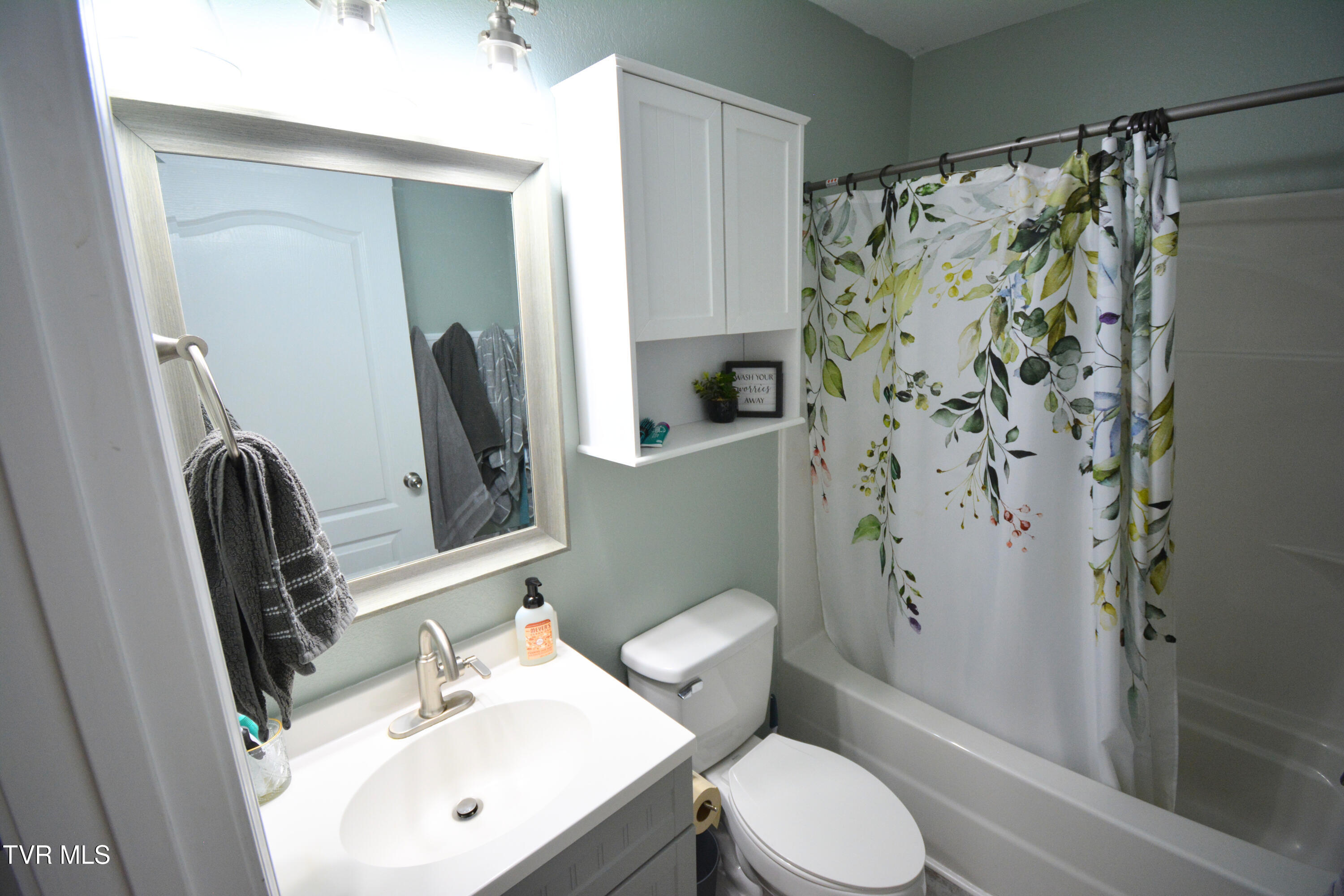 144 Maple Crest Greeneville, TN 37743 - Photo 16 of 26 16 BATH2