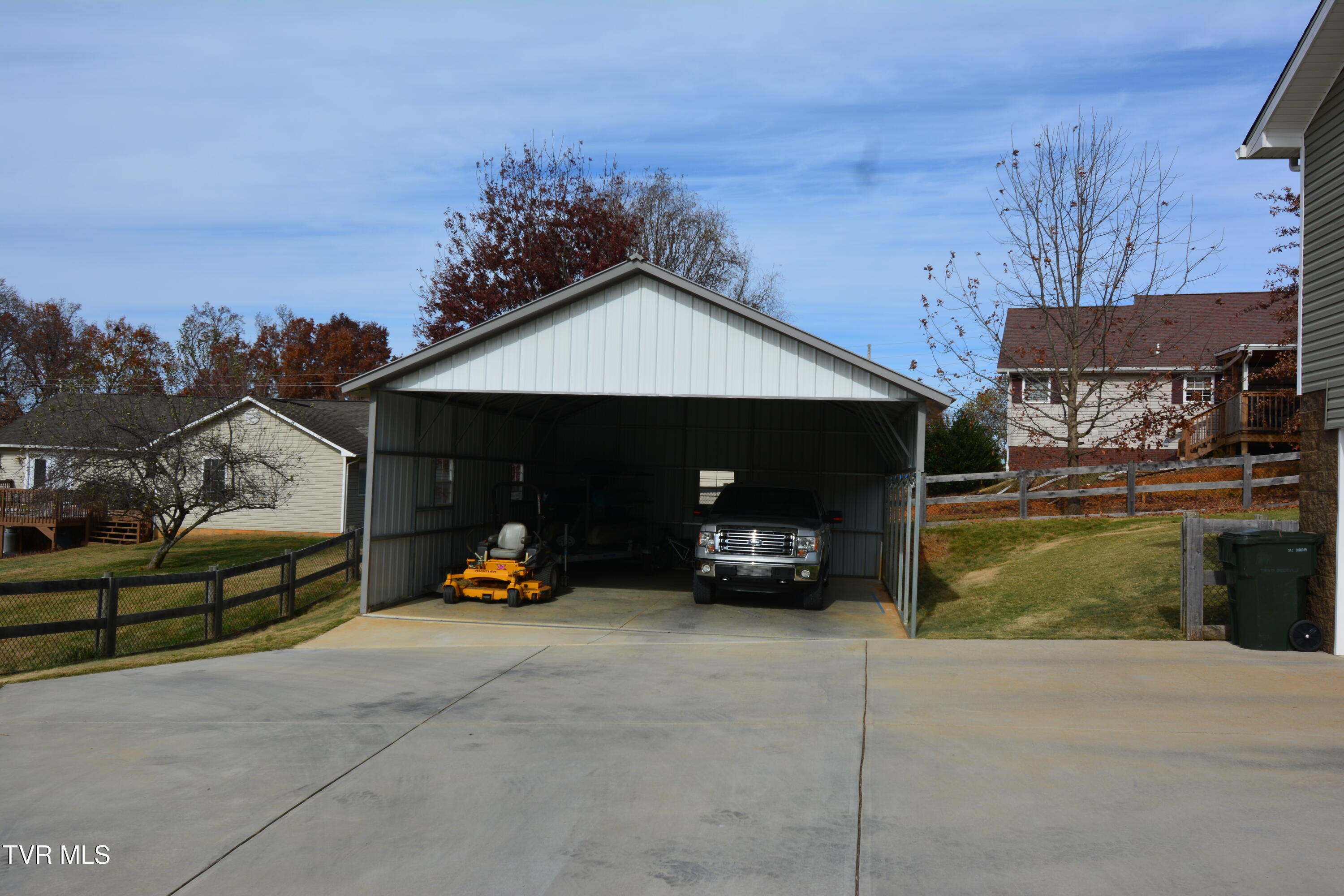 144 Maple Crest Greeneville, TN 37743 - Photo 19 of 26 19 GARAGE