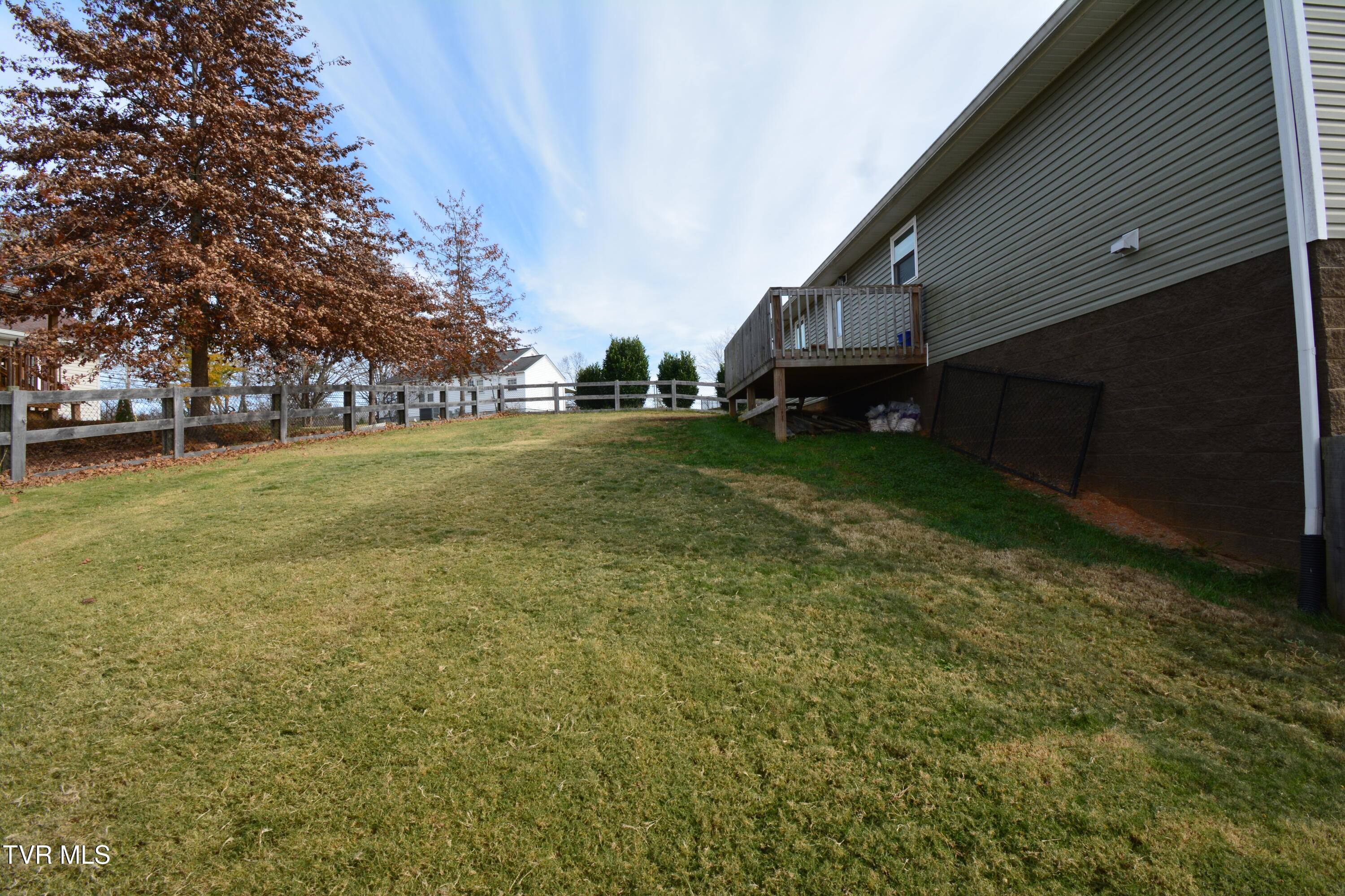 144 Maple Crest Greeneville, TN 37743 - Photo 23 of 26 25 BACK YARD
