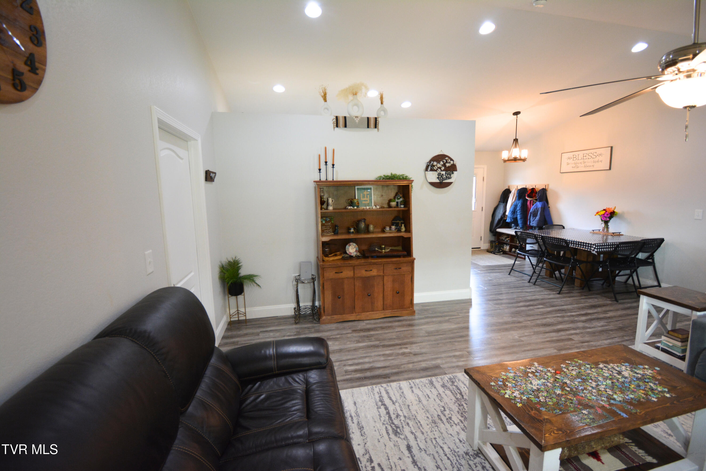 144 Maple Crest Greeneville, TN 37743 - Photo 5 of 26 6 LIVING 2