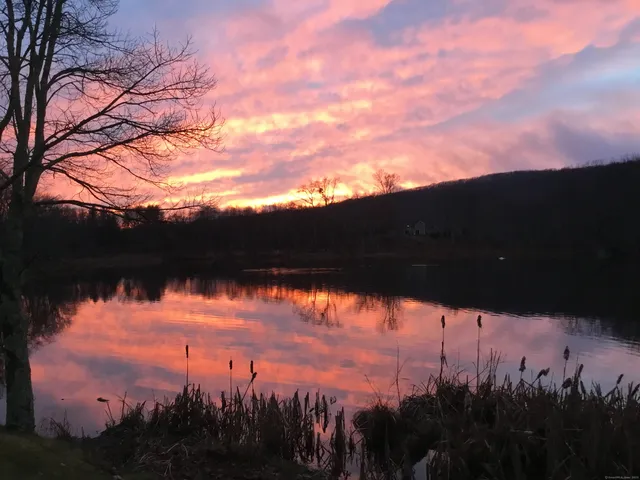 $377,750 | 2 S Meadows, Unit 107B, Woodbury, CT 06798