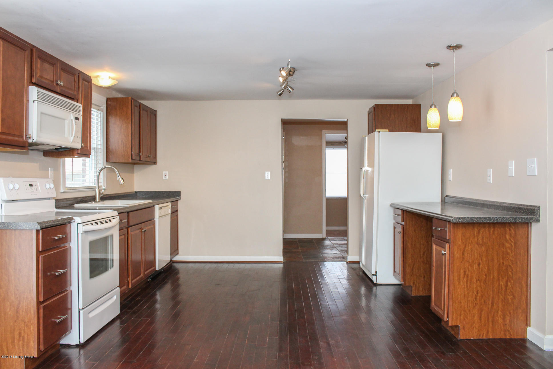 4628 Dover Road Louisville, KY 40216 - Photo 9 of 27 IMG_7677