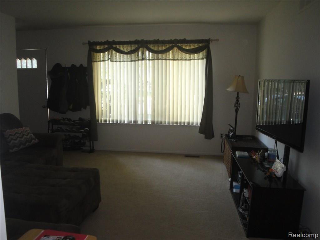 39883 Cheviot Road Canton, MI 48188 - Photo 2 of 18 Formal Living Room