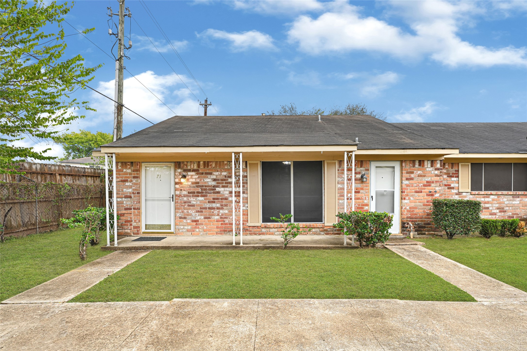 3328 Burke Road, Unit 71 Pasadena, TX 77504 - Photo 5 of 30 Lovely front porch showing the front door and side door coming from the kitchen