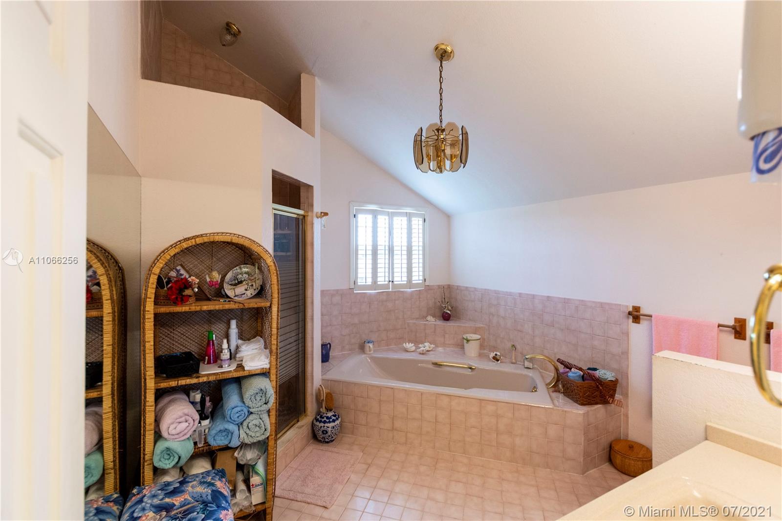 16721 Southwest 278th Street Homestead, FL 33031 - Photo 5 of 20 a bathroom with a sink and a bathtub