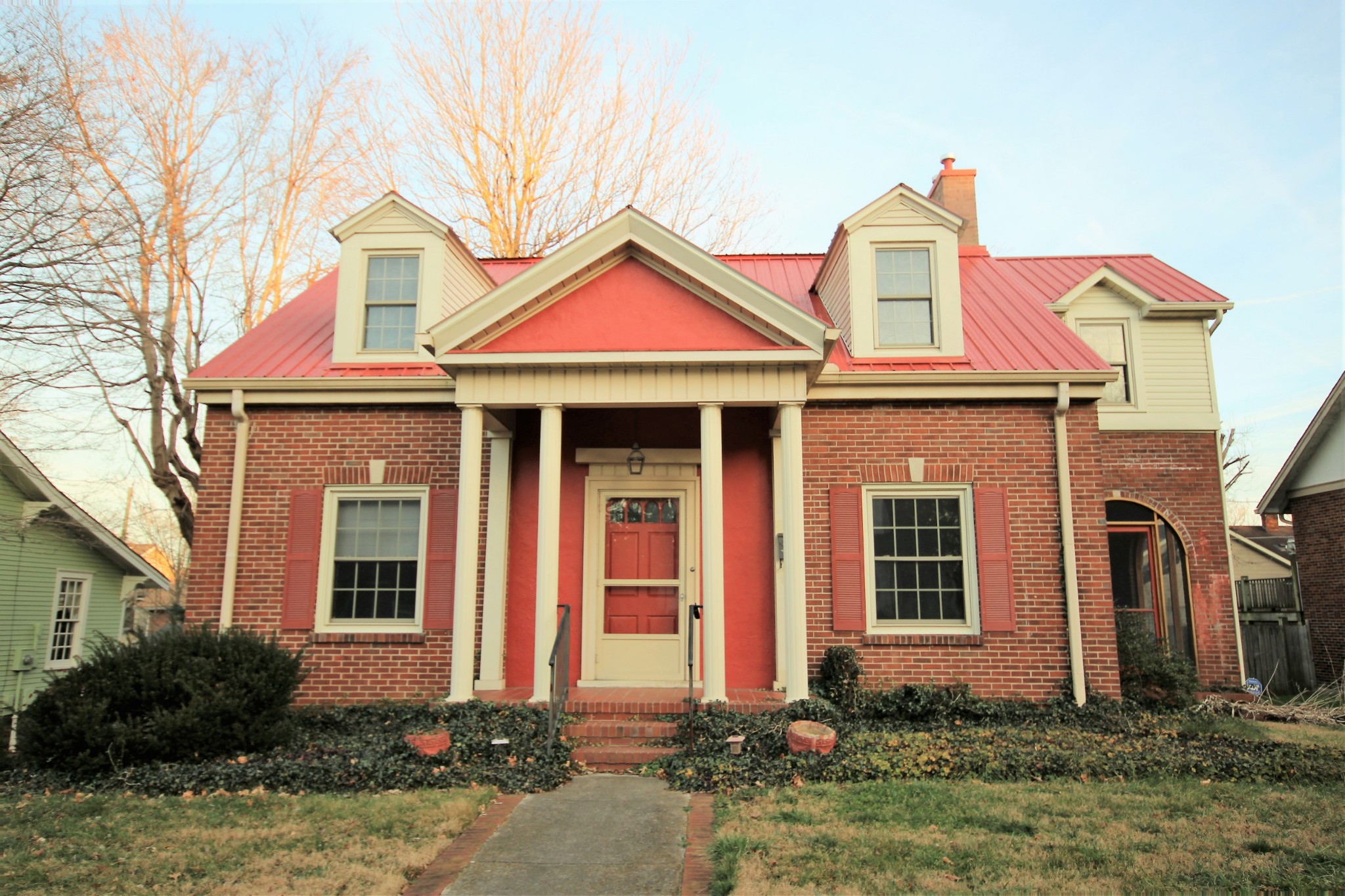 310 North Garner Street Springfield, TN 37172 - Photo 2 of 22 a front view of a house with garden