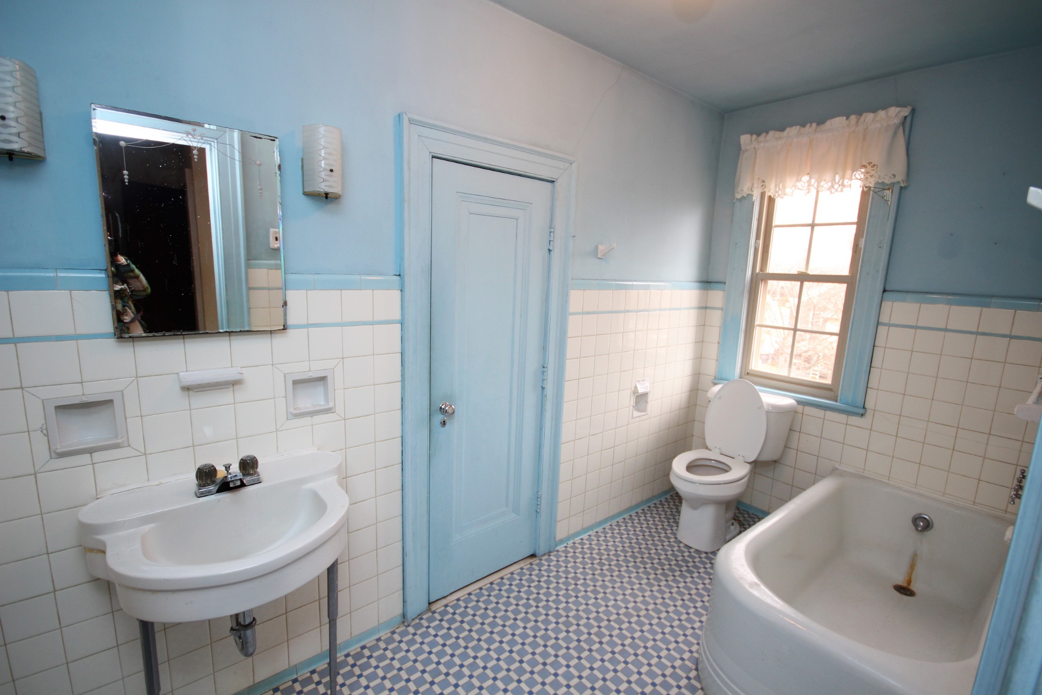 310 North Garner Street Springfield, TN 37172 - Photo 18 of 22 a bathroom with a sink toilet and shower