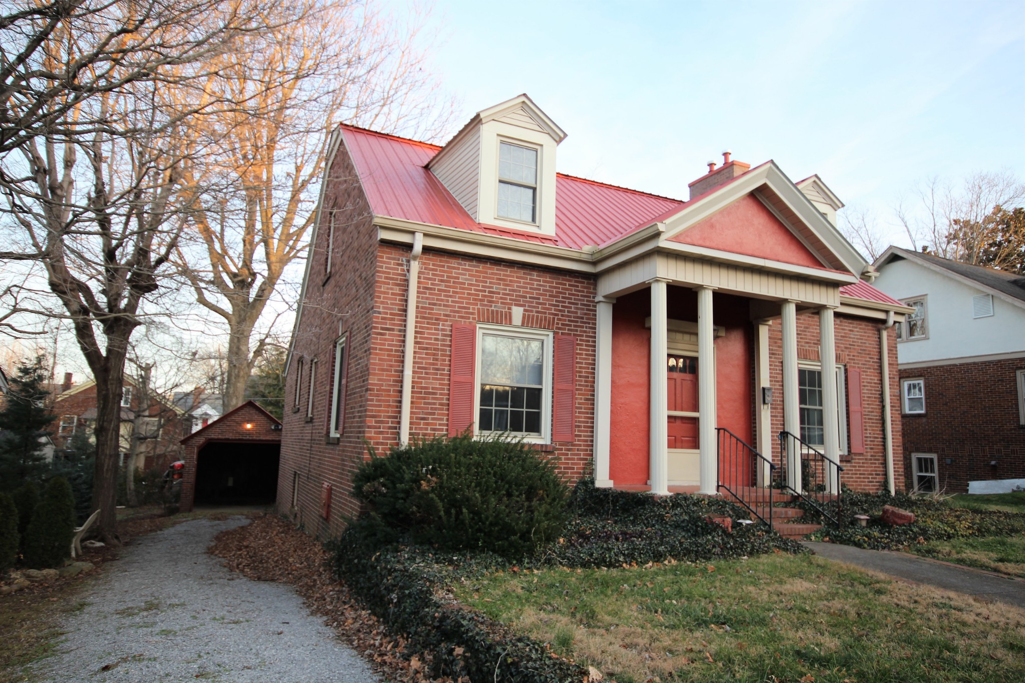 310 North Garner Street Springfield, TN 37172 - Photo 3 of 22 a front view of a house with garden